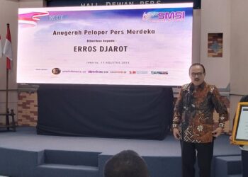 Budayawan Erros Djarot: Enggak usah merengek-rengek ke Kemenkominfo