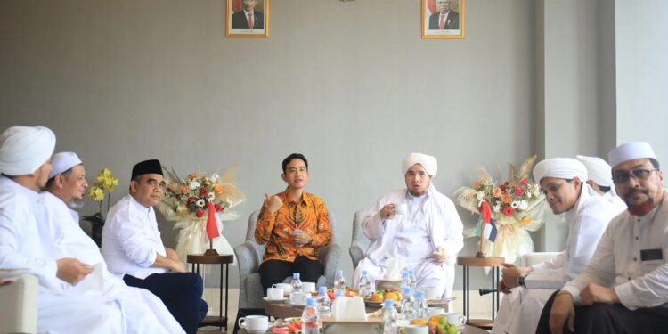 Di Solo, Muzani hingga Cawapres Gibran Silaturahmi dengan Habib Jindan dan Habib Ali Kwitang