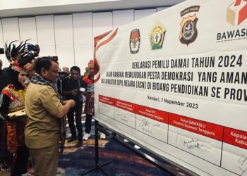 Pj Gubernur Inisiasi Deklarasi Pemilu Damai untuk ASN, Kepala Sekolah dan Pelajar Se-Sultra