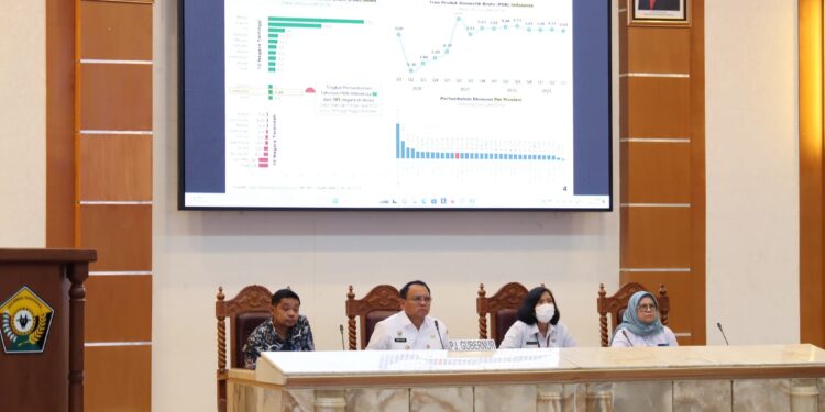 Pj. Gubernur Sultra Ikuti Rakor Inflasi Daerah Tahun 2024 Minggu Ke-1 Pada Bulan Januari Secara Virtual