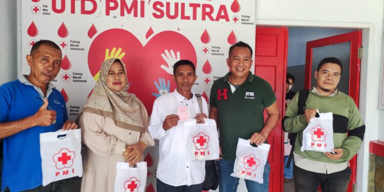 Meriahkan HUT ke-7, SMSI Sultra Gandeng PMI Gelar Donor Darah