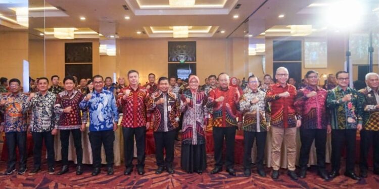 Pimpin Apel Pagi, Pj Gubernur: ASN Agar Beri Pelayanan Publik Terbaik dan Wujudkan Sultra Sejahtera