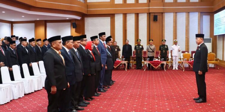 Gubernur Sultra Lantik dan Ambil Sumpah Jabatan 13 Pejabat Pimpinan Tinggi Pratama Lingkup Pemprov Sultra