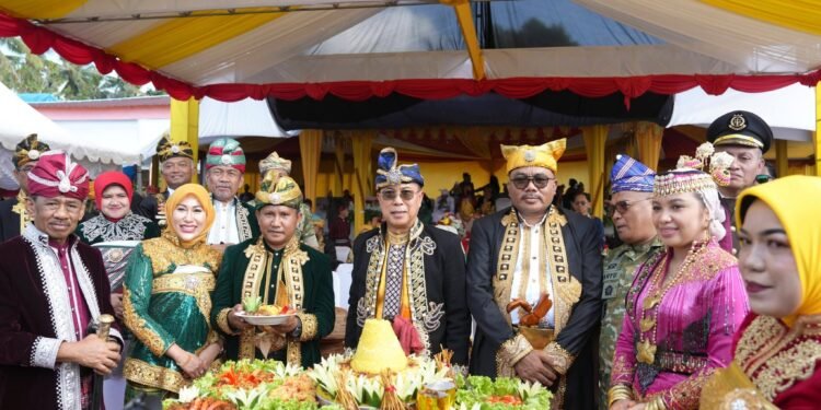 Gubernur Sultra Hadiri Perayaan HUT ke-12 Mubar, Buteng, dan Busel